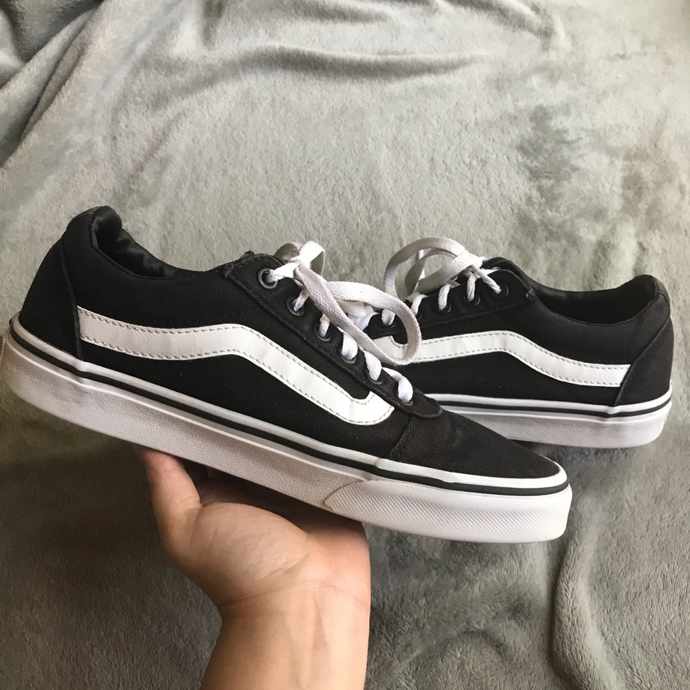 old skool vans (black/white) women 7.5 men 4